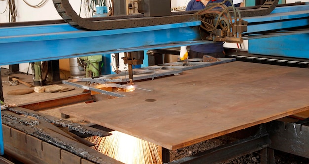 CNC lasersnijden metalen plaat