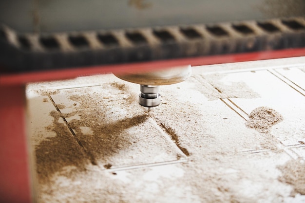 Cnc-machine werkt snijden hout Houtbewerkingsindustrie