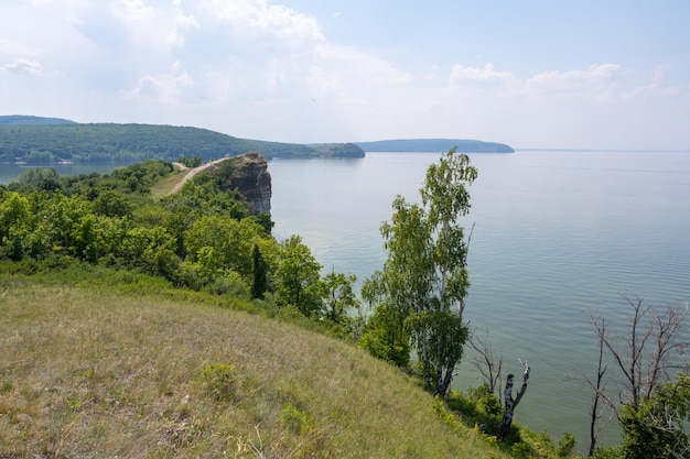 Берег реки Волги у города Жигулевск Жигулевские горы Самарская Лука Лето