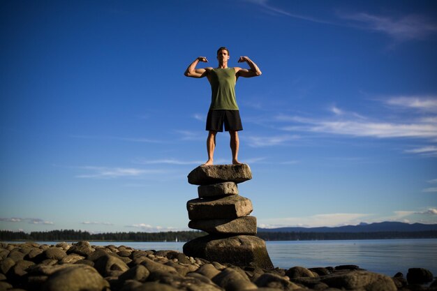 Foto coastal calisthenics outdoor yoga shoreline yoga en fitness