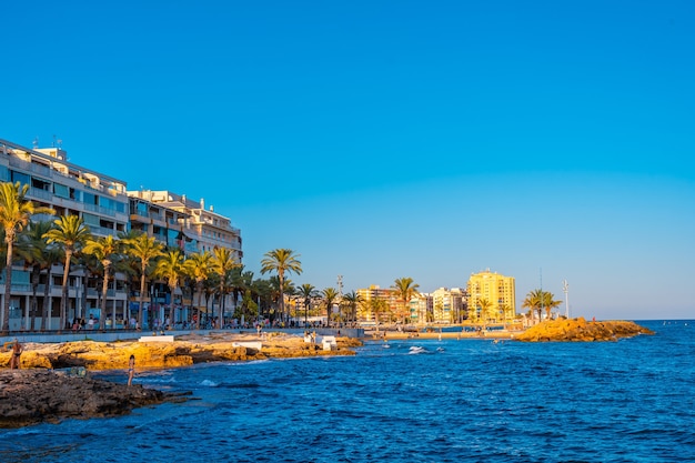 Torrevieja의 해안 마을, Alicante, Valencian Community. 스페인, 지중해