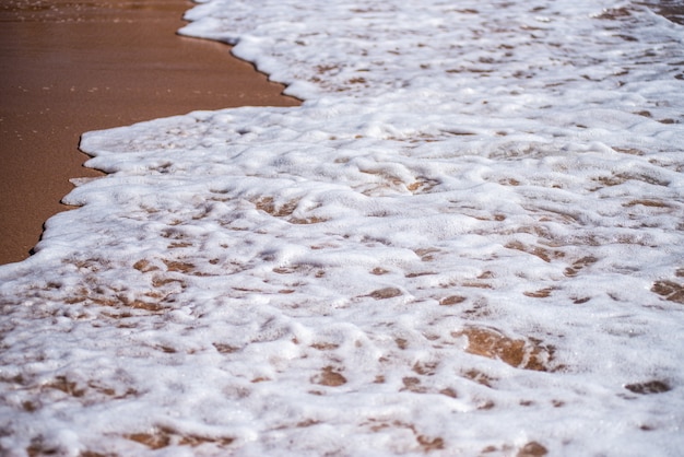 해안선 풍경 바다 물결과 모래