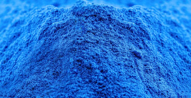 Фото Синий пигмент оксида кобальта используется в керамической промышленности в качестве добавки для создания синих эмалей, в химической промышленности для получения солей кобальта макрофотография