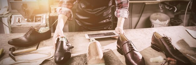 Cobbler using a tablet computer