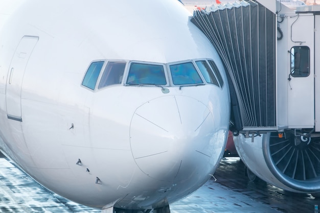 cockpit van een vliegtuig van passagiersvliegtuigen dicht omhoog