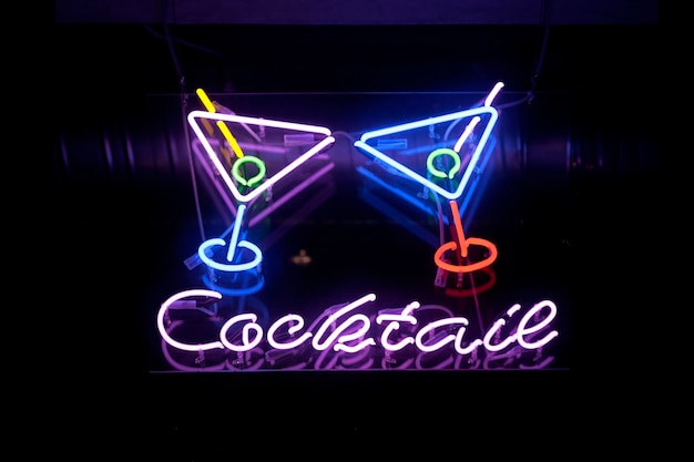 Foto cocktail bar luce al neon