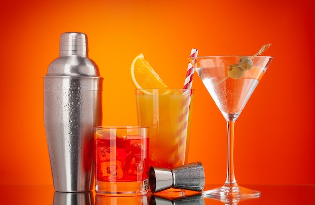 Cocktail shaker and cocktails