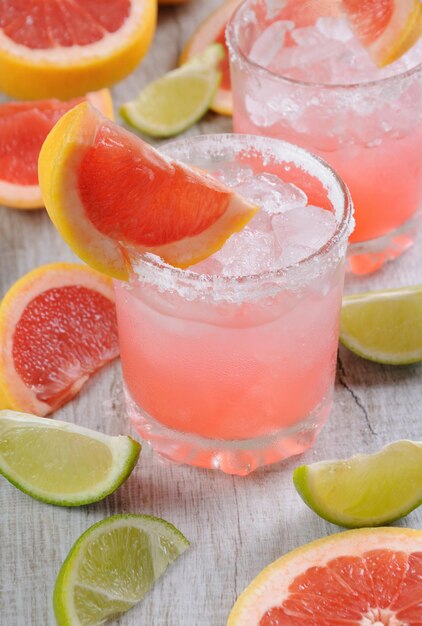 Cocktail sparkling pink Paloma