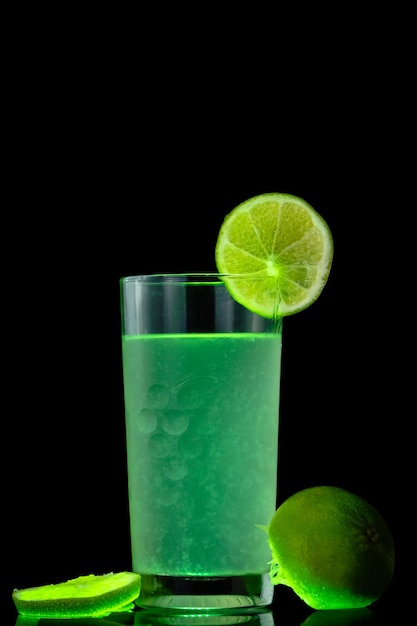 Foto cocktail con il limone