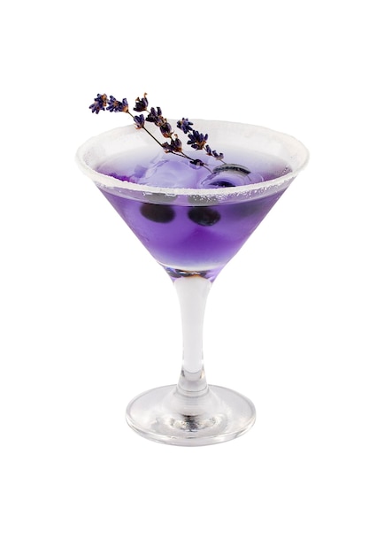 Foto cocktail con rum e lavanda su sfondo bianco isolato