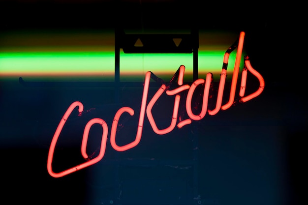 Foto cocktail luce al neon