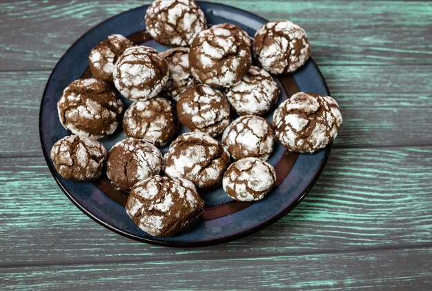 Photo cocoa cookies on the plate