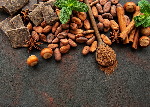 Какао-порошок и бобы