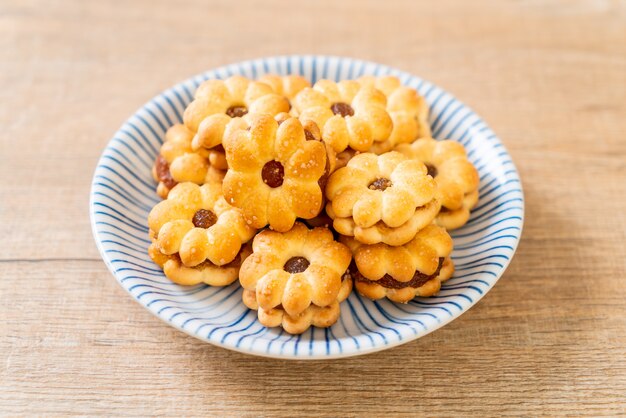 coconut biscuit with pineapple jam