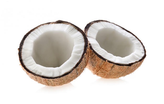 白い表面に分離されたココナッツ