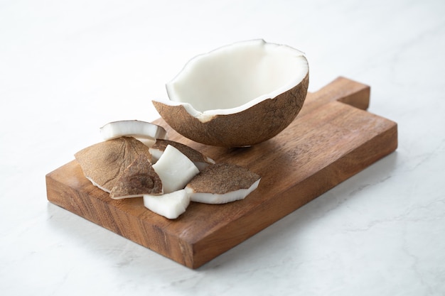Photo coconut milk on chopping board vegan milk for food and dessert