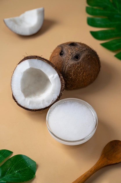 신선한 견과류가 함유된 코코넛 오일 요리 및 스킨 바디 케어를 위한 건강한 대체 오일