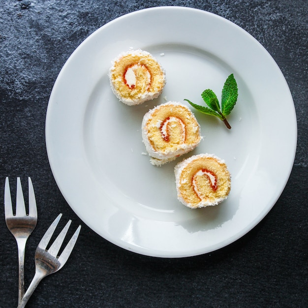 Coconut Sponge Cake Roll Biscuit (Heerlijk Zoet Dessert)