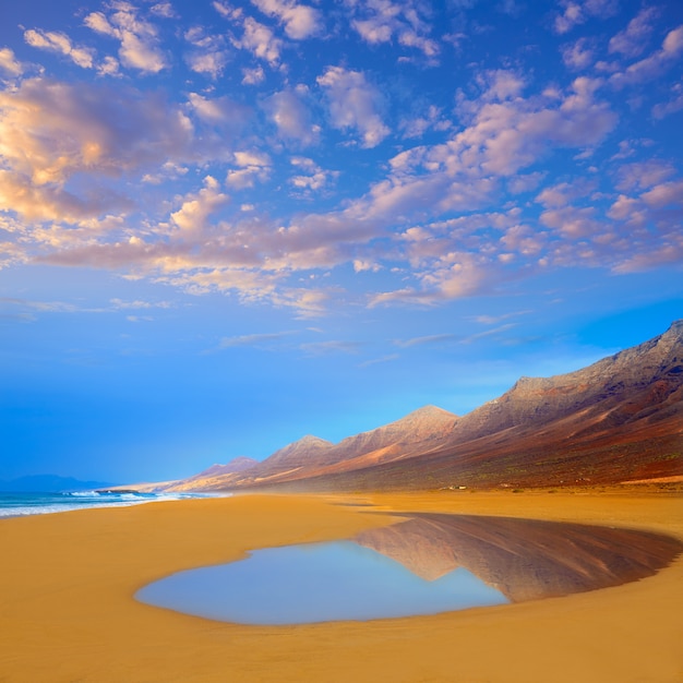 Foto spiaggia di cofete fuerteventura alle isole canarie