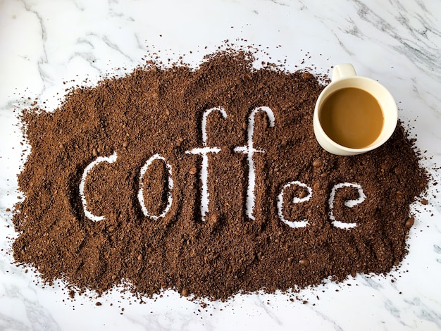 Alfabeto e tazza di caffè