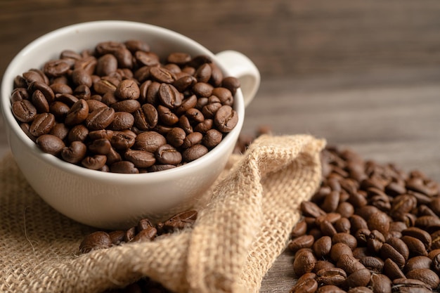 Кофе в зернах в чашке импорт экспорт торговля коммерция