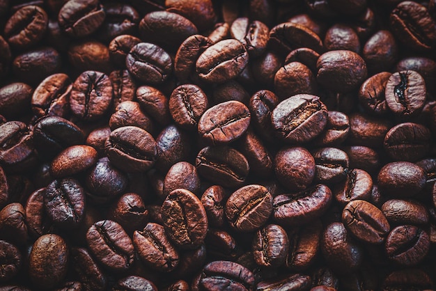 コーヒー豆の背景ダークローストコーヒー豆のクローズアップ