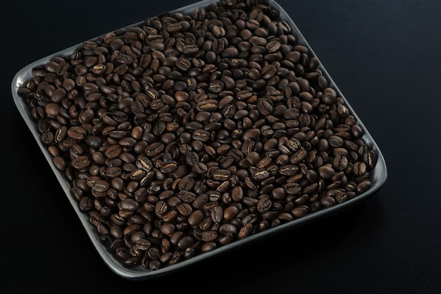 コーヒー豆-焙煎したての豆のクローズアップ写真