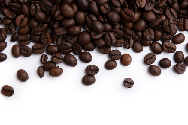 Photo coffee beans group on white background top view