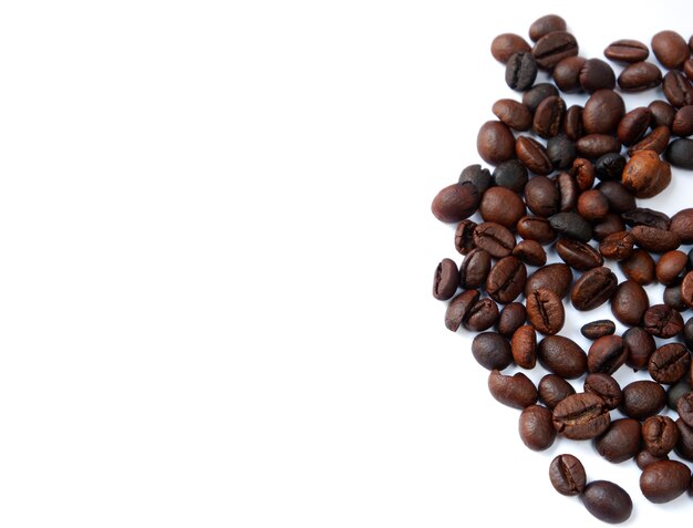 Photo coffee beans isolated on a white background