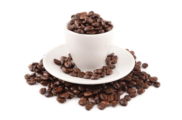 Chicchi di caffè e tazza