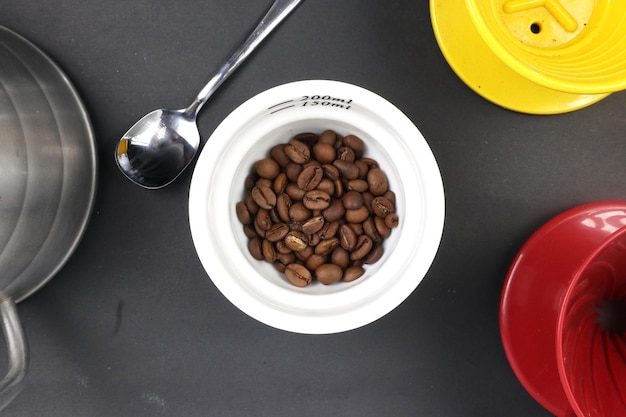 디스플레이 사진 제품 무료 다운로드 사진을 위해 측정 유리를 가진 커피 콩