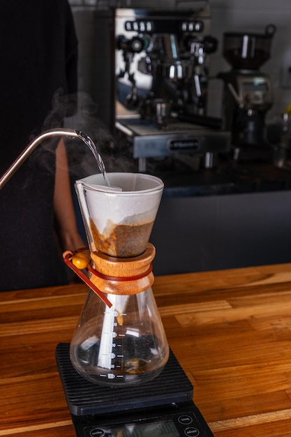 Photo coffee brewed with a strainer in a coffee maker