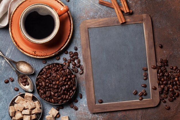 写真 コーヒー豆と砂糖