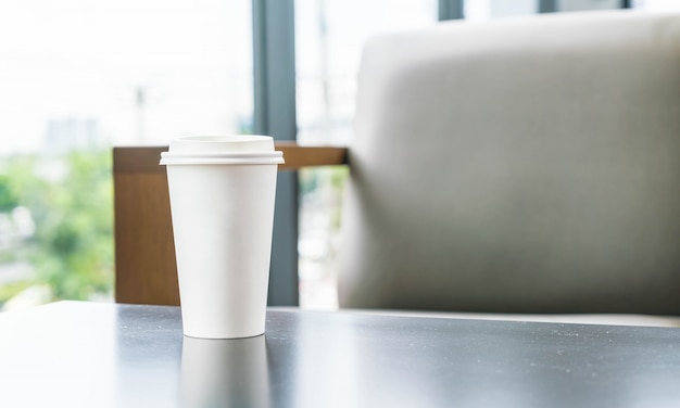 Tazza di caffè nella caffetteria