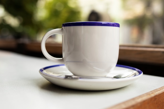 Tazza di caffè su piattino