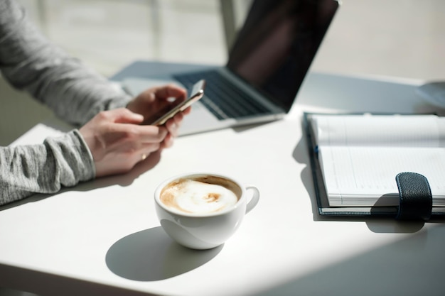 Photo coffee cup on table