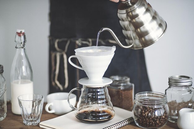 Foto la tazza di caffè sul tavolo.