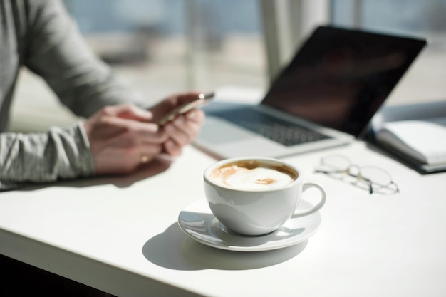 Photo coffee cup on table