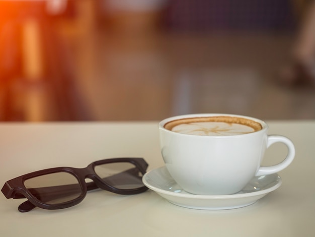 Foto tazza di caffè sul tavolo di legno