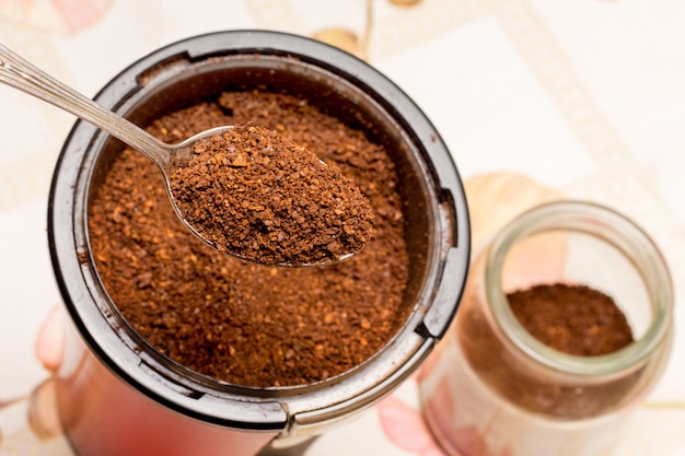 Photo coffee ground in a coffee grinder