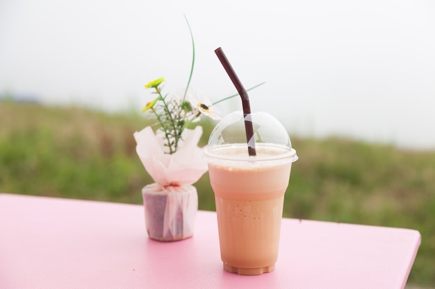 写真 プラスチックカップのコーヒー