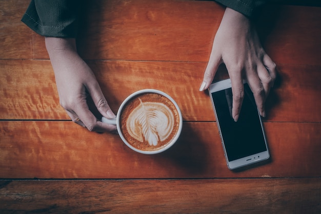 Photo coffee latte on the desk