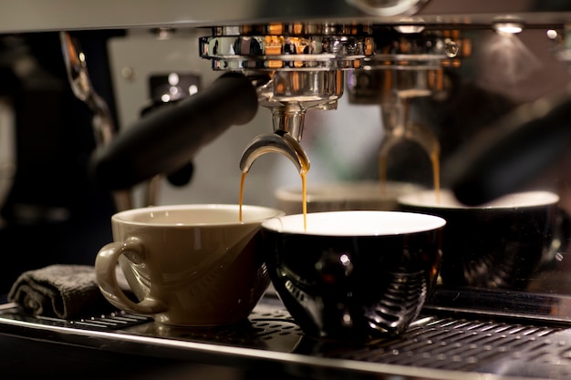 Coffee machine and cups