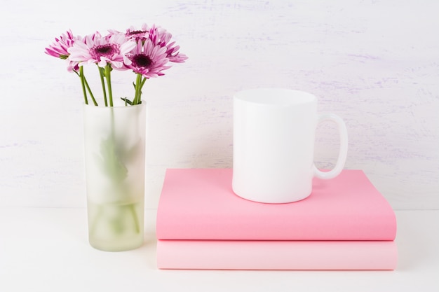 Photo coffee mug mockup with lilac daisy