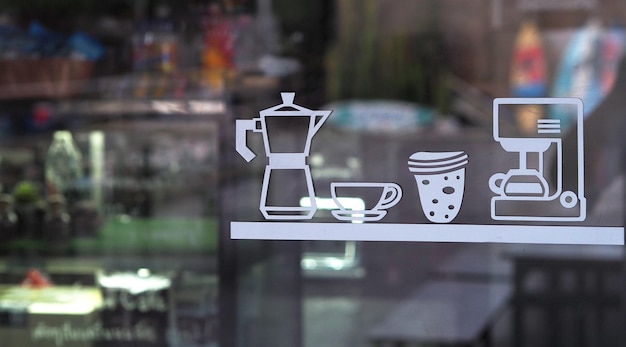 Фото Значок символа кофе на стеклянной двери