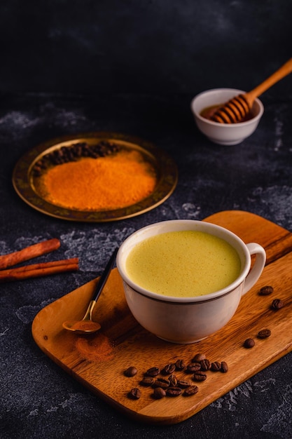 Кофе с медом куркумы и корицей