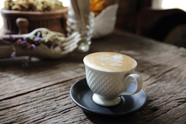 Caffè su fondo di legno