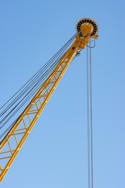 The coil of the yellow lifting crane