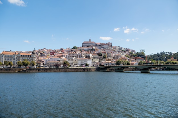 Coimbra vanaf de rivier, Portugal