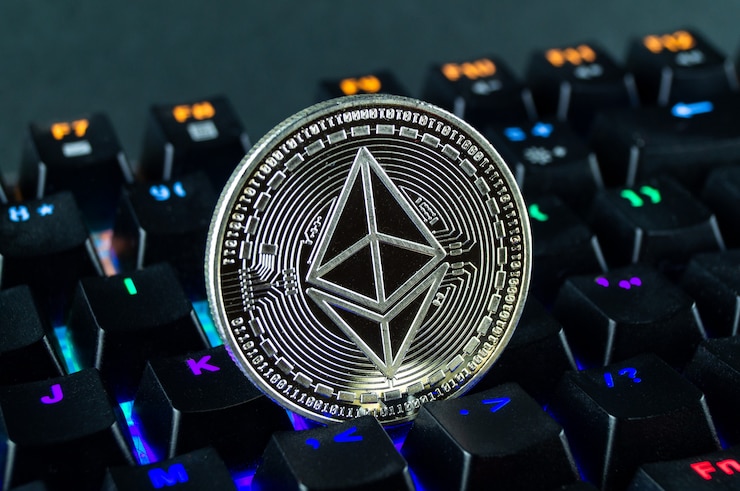 Photo coin cryptocurrency ethereum classic close - up of the colour - coded keyboard